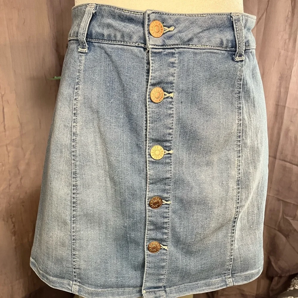 Celebrity Pink Mini Skirt. Light denim, Size 3/26 - Picture 1 of 4